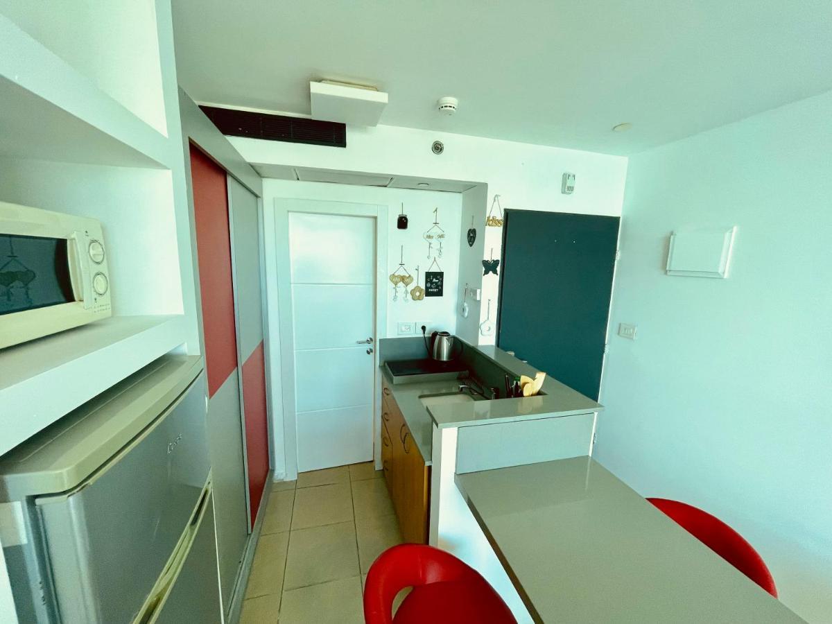 Carmel Holiday Apartments เนทันยา ภายนอก รูปภาพ
