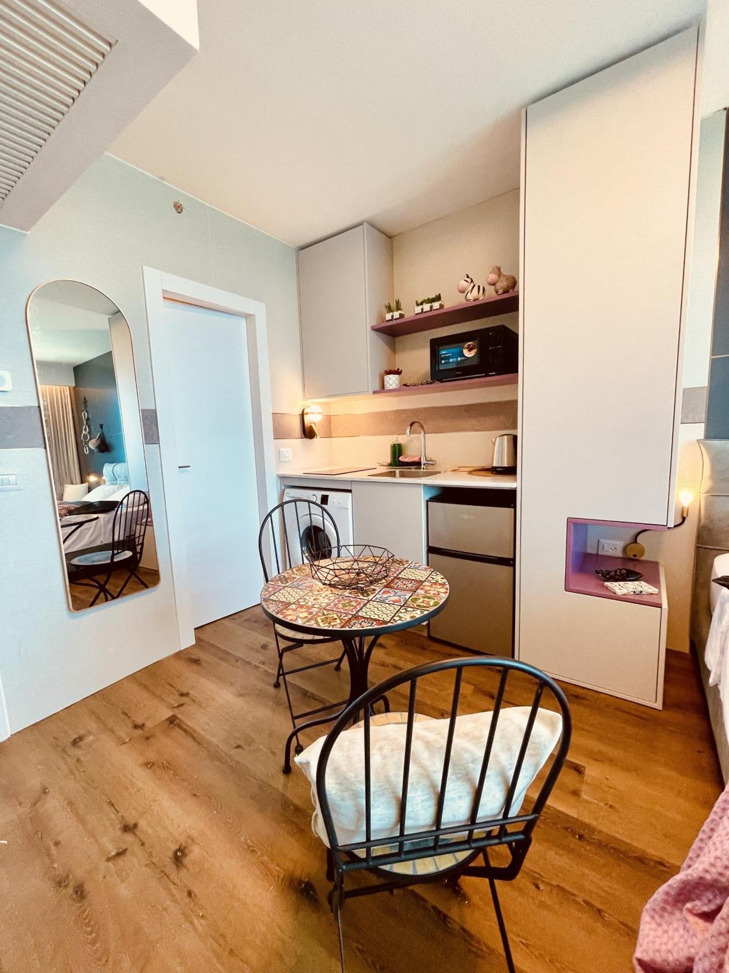 Carmel Holiday Apartments เนทันยา ภายนอก รูปภาพ