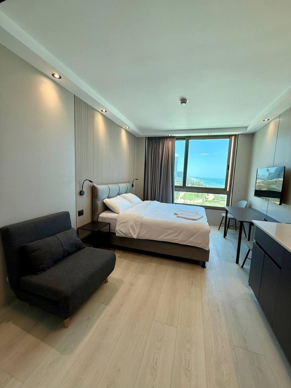 Carmel Holiday Apartments เนทันยา ภายนอก รูปภาพ
